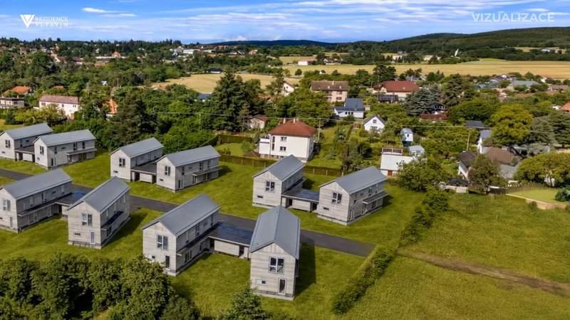 Rezidence Vltavín — Vltava vadisindeki aile evlerinin havadan görselleştirmesi